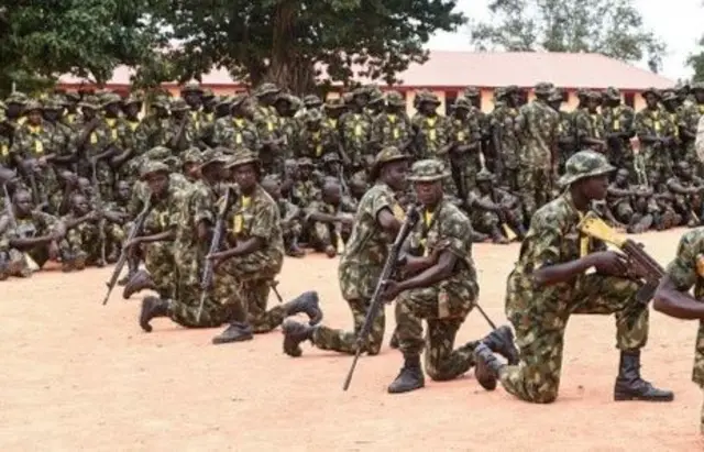 Wasu sabbin dakarun sojin Najeriya da ke karɓar horo a 2017