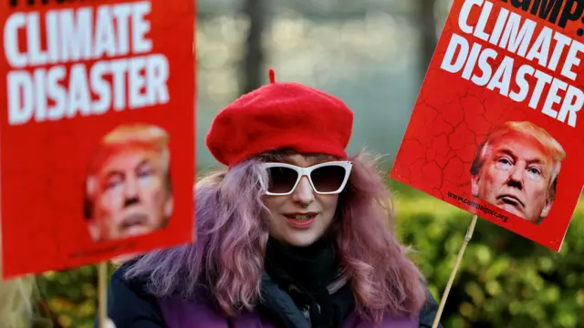 «Трамп: климатическая катастрофа». Протест в Лондоне