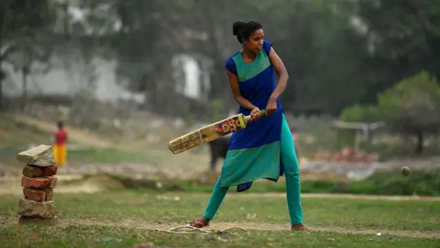 மகளிர் விளையாட்டு, பெண்கள், இந்தியா, கிரிக்கெட், பேட்மிண்டன்