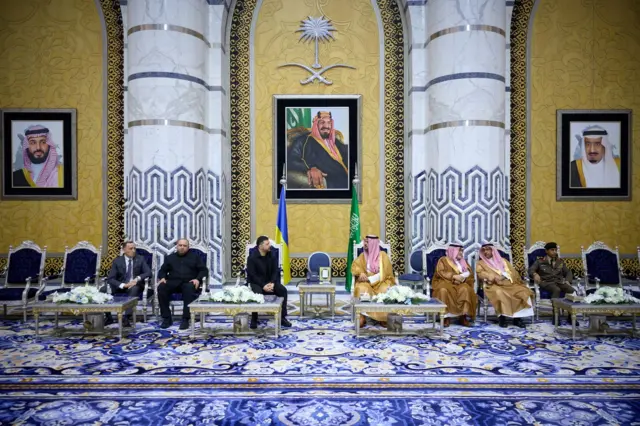 الرئيس الأوكراني في الخليج 