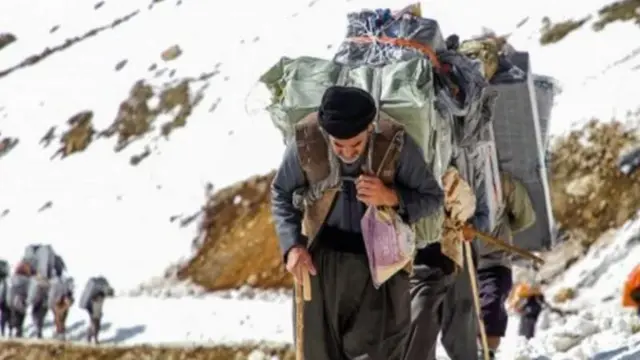 مسعود پزشکیان رئیس جمهور جدید ایران در زمان مبارزات انتخاباتی با انتقاد از وضعیت کولبران وعده داد «مرز را تبدیل به فضایی برای داد و ستد میکنم»