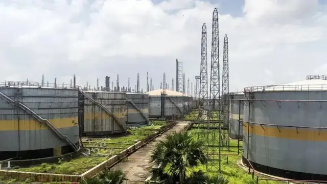 তেল শোধনাগারের ছবি-প্রতীকী। 