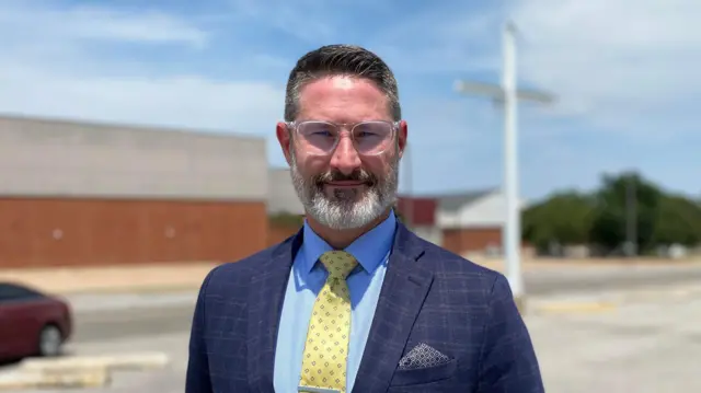 Paastar Dastii Deenevers aangoon caasaa Ameerikaa keessaa jijjiramu qaba jedhanii falmu