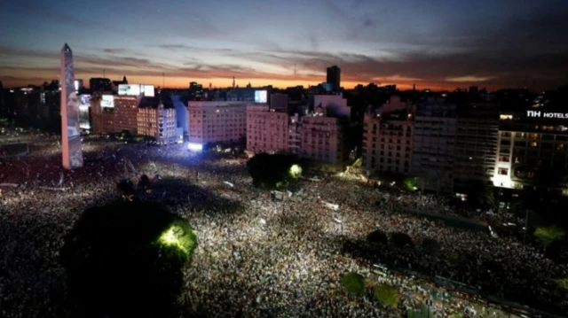 Буэнос-Айрестеги Республика аянты дүйшөмбү күнү кечинде