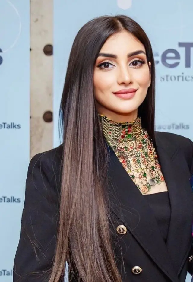 নিলোফার আয়ুবের ছেলেবেলা কেটেছে আফগানিস্তানে।