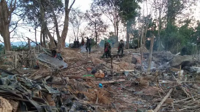 ၂၀၂၄ခုနှစ်၊ဒီဇင်ဘာ၁၁ရက်မှာ စစ်ကောင်စီလက်လွှတ်လိုက်ရတဲ့ ဖာပွန်-ကမမောင်း လမ်းပေါ်က တောင်သုံးလုံးစခန်း