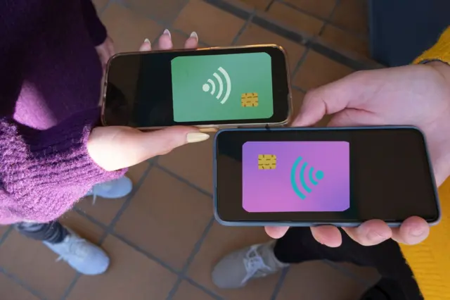 Celulares com chips de pagamento