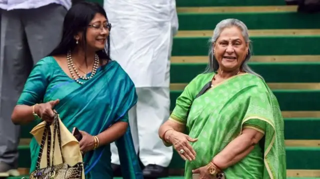 मी राजकारणात आल्यानंतर तेव्हा माझे घरचे घाबरले होते, असं जया बच्चन यांनी सांगितलं.