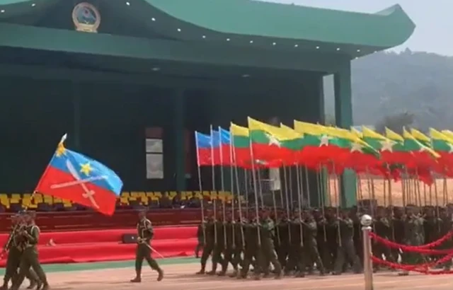 ဝ ပြည်သွေးစည်းညီညွတ်ရေးတပ်မတော်(UWSA) ရဲ့ ထိန်းချုပ်နယ်မြေ မိုင်းပေါက် မှာ ဝ ပြည် ငြိမ်းချမ်းရေး ၃၄ နှစ်မြောက်အခမ်းအနားကို ဧပြီ ၁၇ ရက်က ကျင်းပခဲ့ပါတယ်။