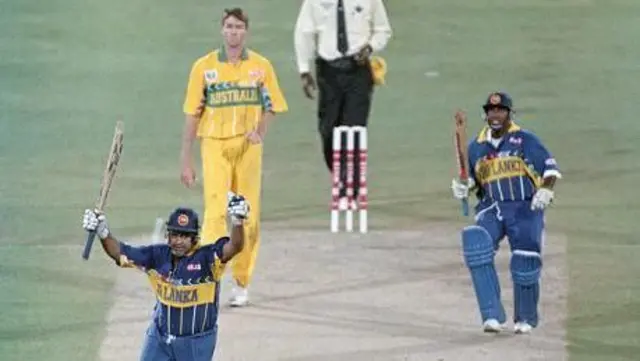 අරවින්ද ද සිල්වා - 1996 ලෝක කුසලාන අවසන් මහ තරගයේදී ශ්‍රී ලංකාව වෙනුවෙන් ඕස්ට්‍රේලියාවට එරෙහිව නොදැවී රැස් කළ ලකුණු 107* තවත් සුවිශේෂි ඉනිමකි.