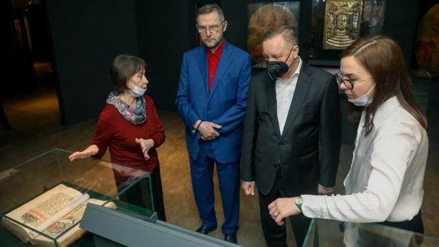Голощапов на открытии музея с петербургским губернатором Бегловым