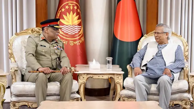 بنگلہ دیش کی عبوری حکومت کے سربارہ محمد یونس اور پاکستان کے چیئرمین جوائنٹ چیفس آف سٹاف کمیٹی جنرل ساحر شمشاد مرزا کے درمیاں دیر گئے سنیچر کو ملاقات ہوئی