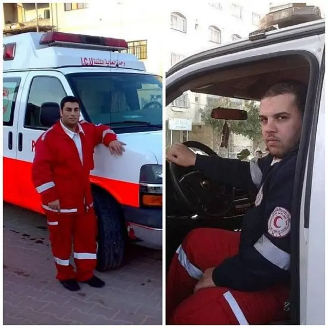 Yousef Zeino y Ahmed al Madhoun con sus uniformes de paramédicos