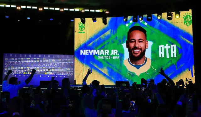 Imagem de Neymar no telão durante anúncio da Seleção