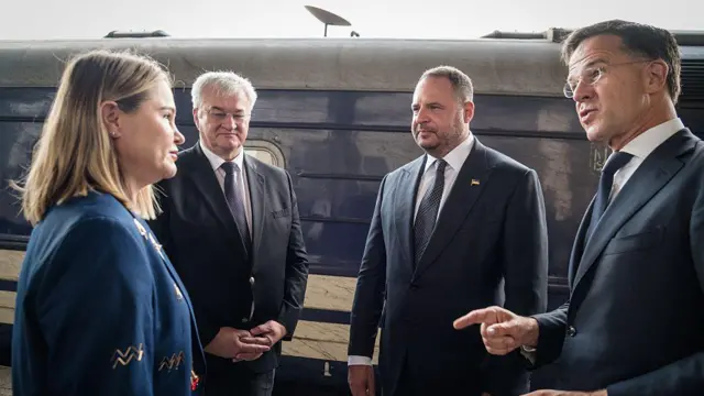 Ермак с генсеком НАТО Марком Рютте на железнодорожном вокзале в Киеве в августе 2025 года 