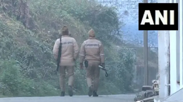 পরিস্থিতির উপর নজর রাখতে পুলিশ টহল দিচ্ছে।