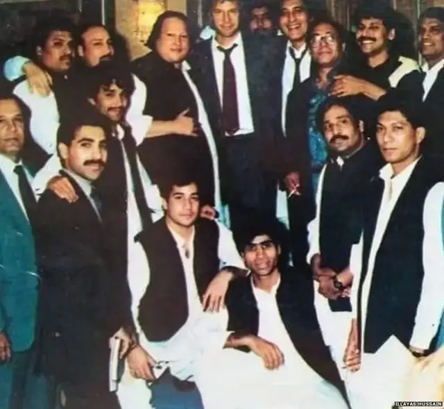 ਇਲੀਆਸ ਹੁਸੈਨ ਕਹਿੰਦੇ ਹਨ ਕਿ ਉਨ੍ਹਾਂ ਦੇ ਉਸਤਾਦ ਨੇ ਇਸ ਕੰਮ ਵਿੱਚ ਇਮਰਾਨ ਖ਼ਾਨ ਦਾ ਪੂਰਾ ਸਾਥ ਦਿੱਤਾ
