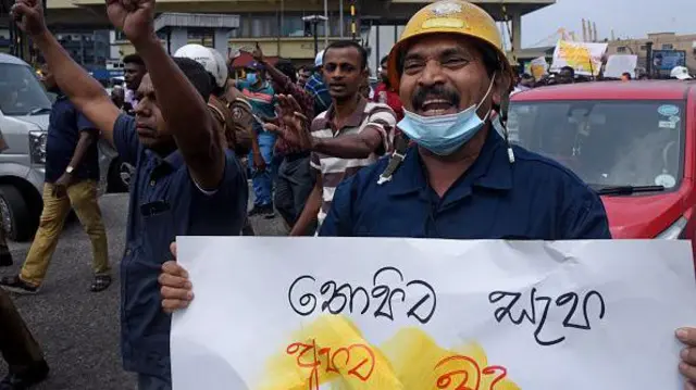 ශ්‍රී ලංකාවේ ව්‍යාපාරිකයින් හැරුණුවිට රුපියල් ලක්ෂ 300,000 ඉක්මවා මාසික වේතනයක් ලබන්නන් ඇත්තේ, සාපේක්ෂව සුළු පිරිසකි.