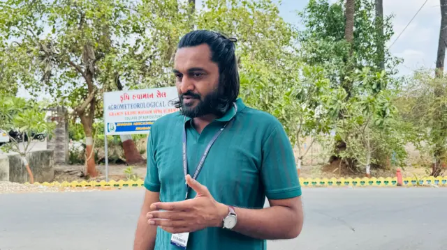 પ્રોફેસર ધીમંત વઘાસિયા કહે છે કે વરસાદની ઘટ માટે અલ-નીનો અને અરબી સમુદ્રની નિષ્ક્રિયતા જવાબદાર છે