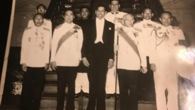 Noel Caption- 1946 मध्ये, सॅम्युअल मार्टिन बर्क हे पंजाबमधील पहिल्या निवडणूक याचिका आयोगाचे अध्यक्ष (इलेक्शन्स पिटीशन्स कमिशन) म्हणजेच न्यायाधीश होते.