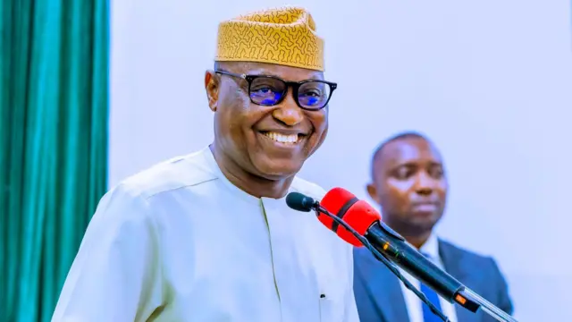 Foto Gọvanọ Oyebanji