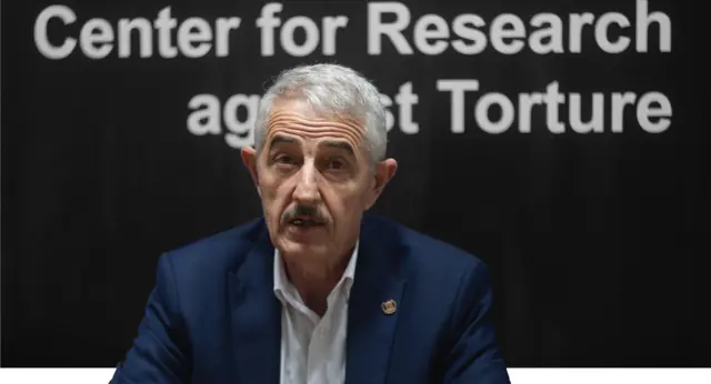 Насир Алиев сидит в кресле