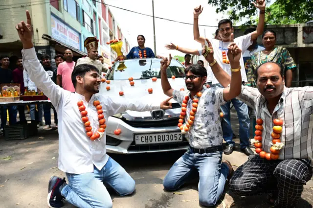 টমেটোর চড়া দামের বিরুদ্ধে কংগ্রেসের প্রতিবাদ। চন্ডীগড়