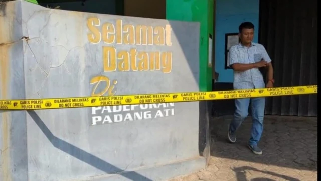 Polisi melakukan olah TKP di Ponpes ilegal, Padepokan Padang Ati, Pekalongan.