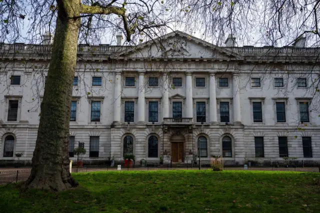 نمای ساختمان ضرابخانه سلطنتی