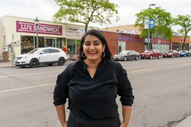 Yosh direktor chiroyli kotibani sikadi