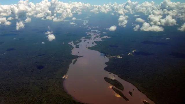 Vista aérea sobre el río Esequibo.