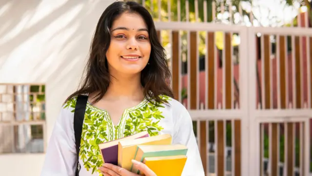 கல்லூரியில் சேர என்னென்ன அரசு உதவித்தொகைகள், சலுகைகள் உள்ளன?