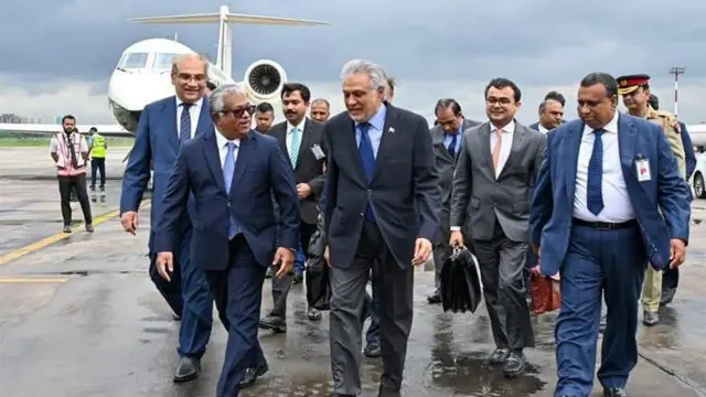 দুই দিনের রাষ্ট্রীয় সফরের শনিবার ঢাকায় আসেন পাকিস্তানের উপপ্রধানমন্ত্রী মোহাম্মদ ইসহাক দার