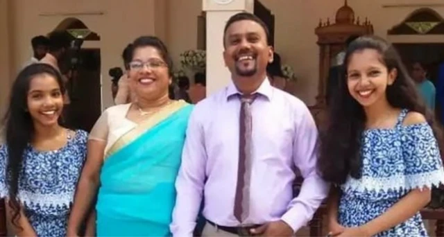 Niranjalee Yasawardana, son mari et ses deux filles