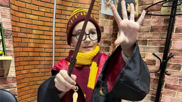 Хлопчик в костюмі Гаррі Поттера