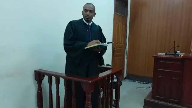 ጠበቃ መልካሙ ኦጎ ችሎት ላይ