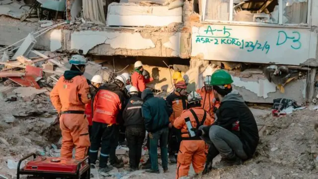 Meksika ve ABD kurtarma ekipleri Antakya'da