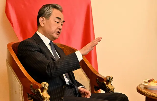 ရက်အတန်ကြာလူမြင်ကွင်းက မစ္စတာချင်ကန်း ပျောက်သွားပြီးနောက် ၀မ်ယီကို နိုင်ငံခြားရေး ၀န်ကြီးပြန်ခန့်