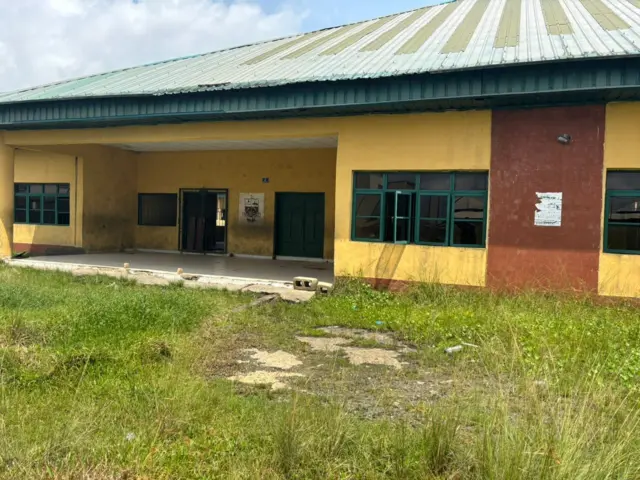 UBE section of State School 1 Bille wey close down sake of di gas leak pollution