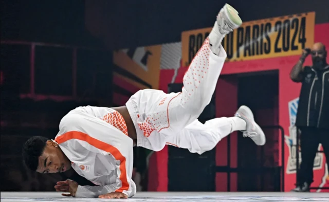 선수의 무게중심이 바닥에 가까울수록 프리즈 동작을 유지하는 게 쉬워진다 