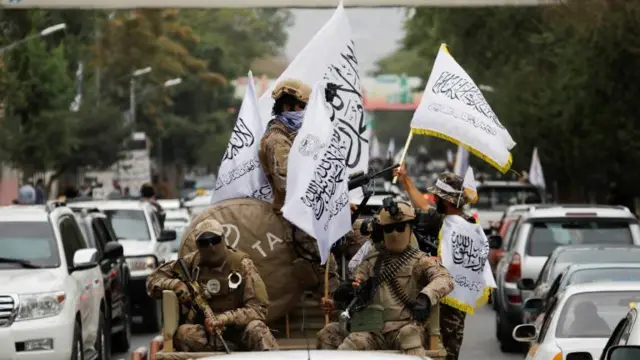 Taliban birlikleri Kabil'de devriye geziyor