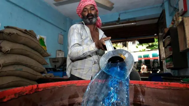 ரேஷன் கடைகளில் தேங்காய் எண்ணெய் வழங்குவது சாத்தியமா? உணவுத்துறை அமைச்சர் கூறுவது என்ன?