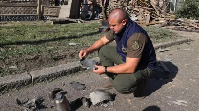 ખારકિએવમાં મળેલા આ ગ્લાઇડ બૉમ્બને કારણે ભારે નુકસાન થયું છે