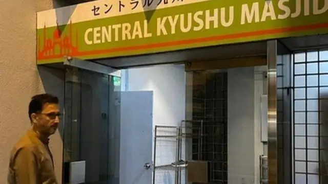 Daahir Cabaas Khan, oo Japan yimid 2001 si uu uga diyaariyo shahaado PHD 