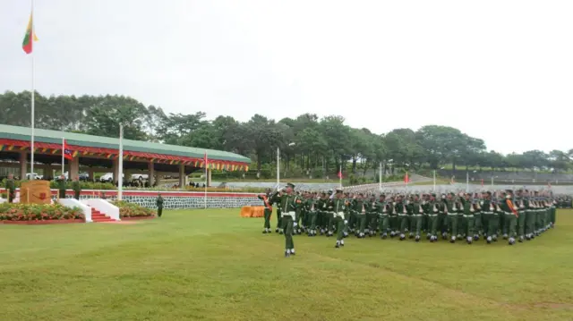 အပတ်စဉ် ၁၃ စစ်မှုထမ်းသင်တန်းဆင်းပွဲ အခမ်းအနားမြင်ကွင်း