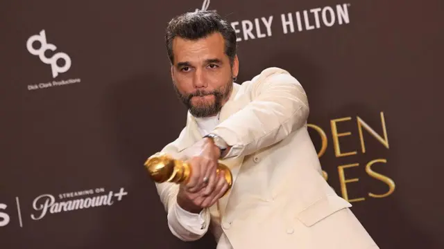 Wagner Moura durante a entrega do Globo de Ouro, por 'O Agente Secreto'