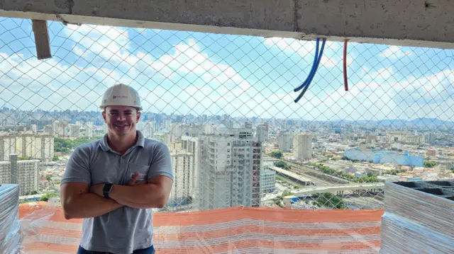 Denis Sousaaposta grátis betfairbraços cruzadosaposta grátis betfairprédioaposta grátis betfairconstrução no bairro da Mooca, na zona lesteaposta grátis betfairSão Paulo