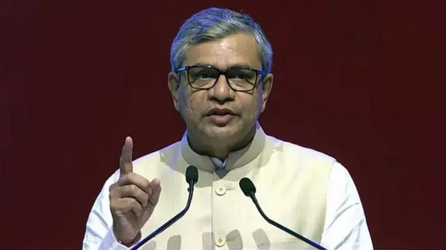 యాపిల్ ఐ ఫోన్ లక్ష్యంగా మారిందా?