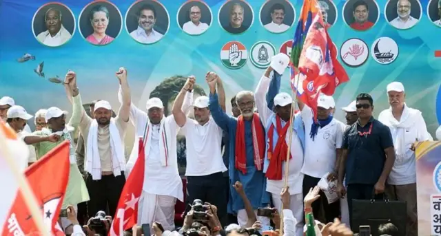 బిహార్లో ఒక ర్యాలీలో పాల్గొన్న మహాఘట్బంధన్ నాయకులు