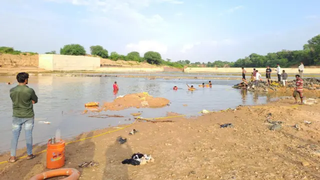 નદીમાં ડૂબી ગયા આઠ યુવાનો